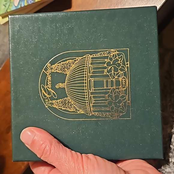 Greenbrier Christmas ornament - Picture 2 of 2